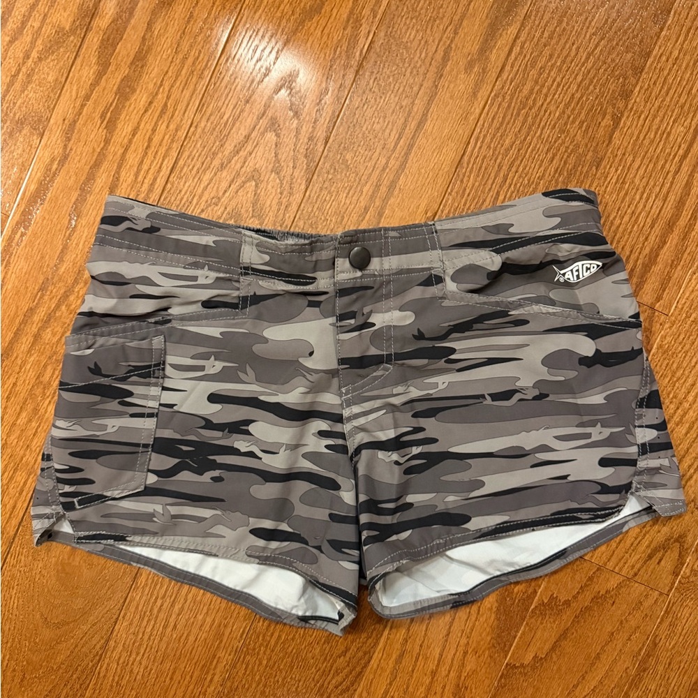AFTCO Women's Gray Camo Cargo Shorts